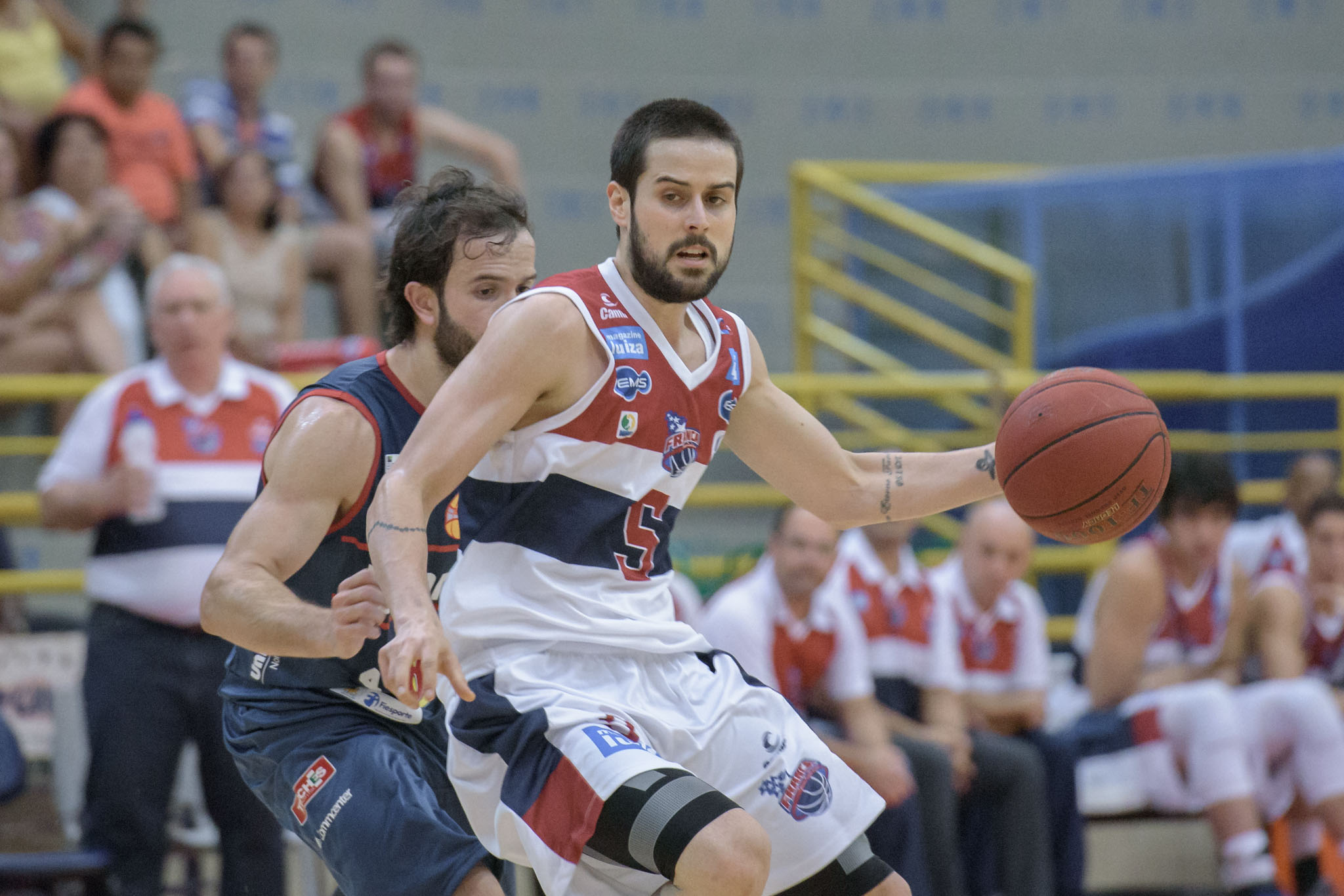 O armador Thiaguinho sabe que a classificação do Rio Claro no NBB não condiz com a qualidade da equipe (Foto: Newton Nogueira/Franca Basquete)